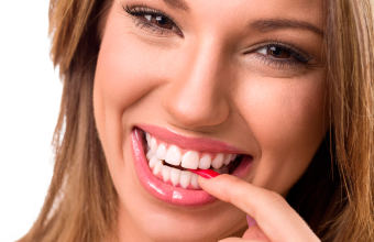 6 методов исправления кривых зубов без брекетов