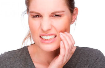 Воспаление десны около зуба: причины, возможные методы лечения