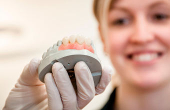 9 самых современных видов протезирования зубов по мнению врачей