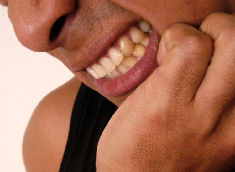Оскомина на языке и зубах: почему возникает и как избавиться