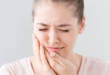Сколько болит десна после удаления зуба: разбор 5 клинических случаев