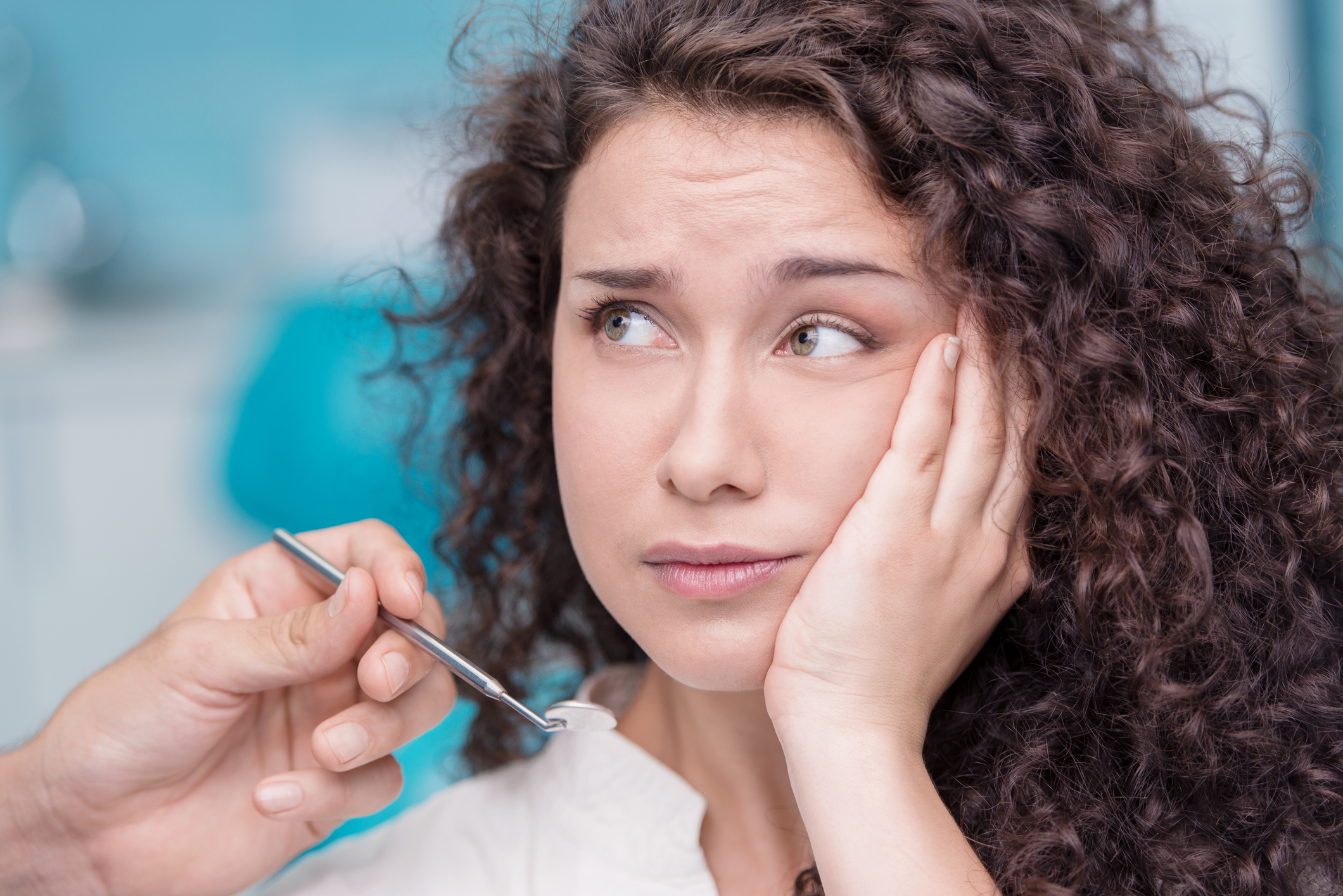 8 объяснений, почему может болеть зуб после пломбирования каналов