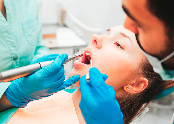 Как ставят пломбы на зубы: основные этапы